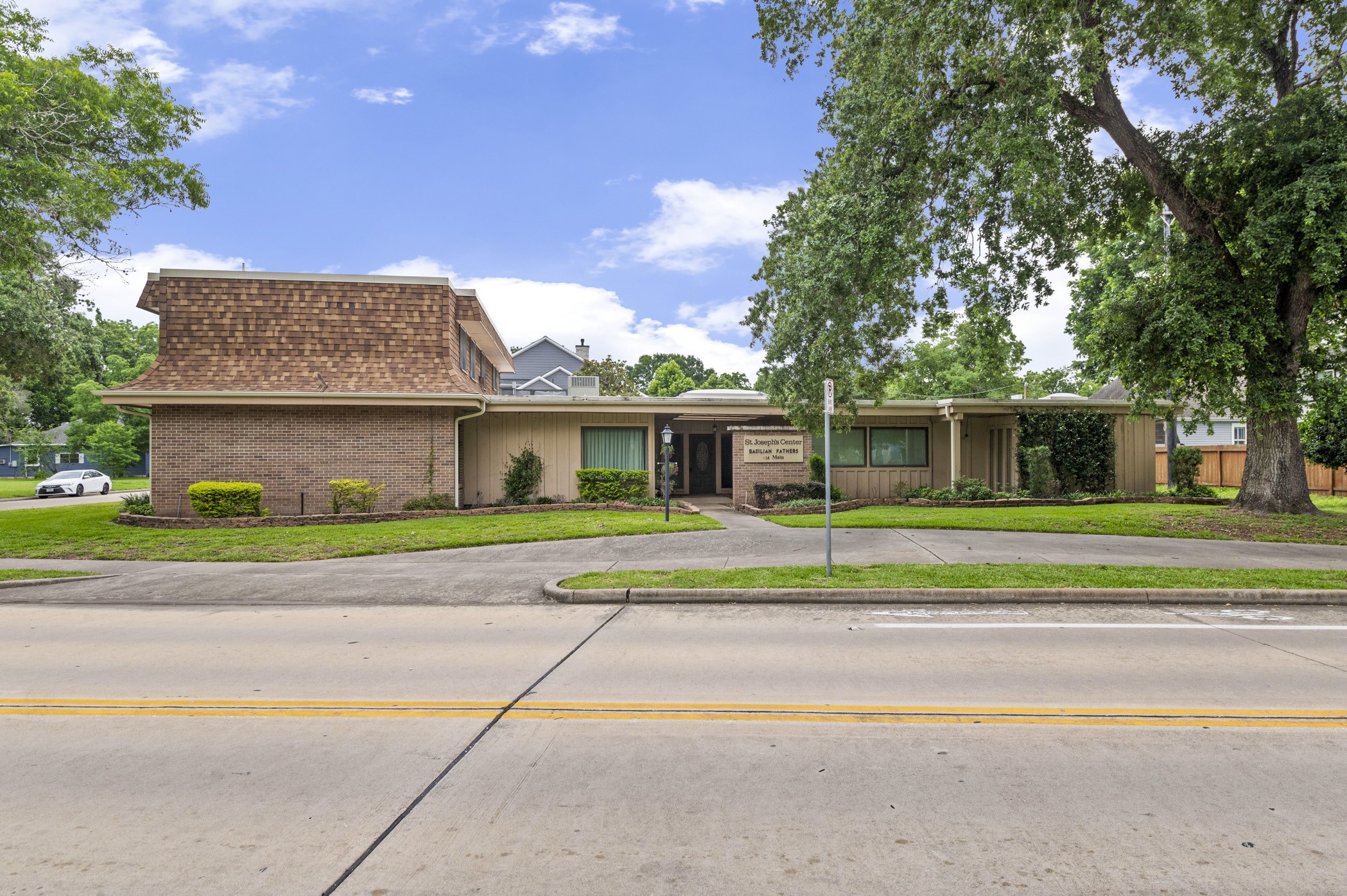 Photos of 414 Main St Sugar Land TX 77498
