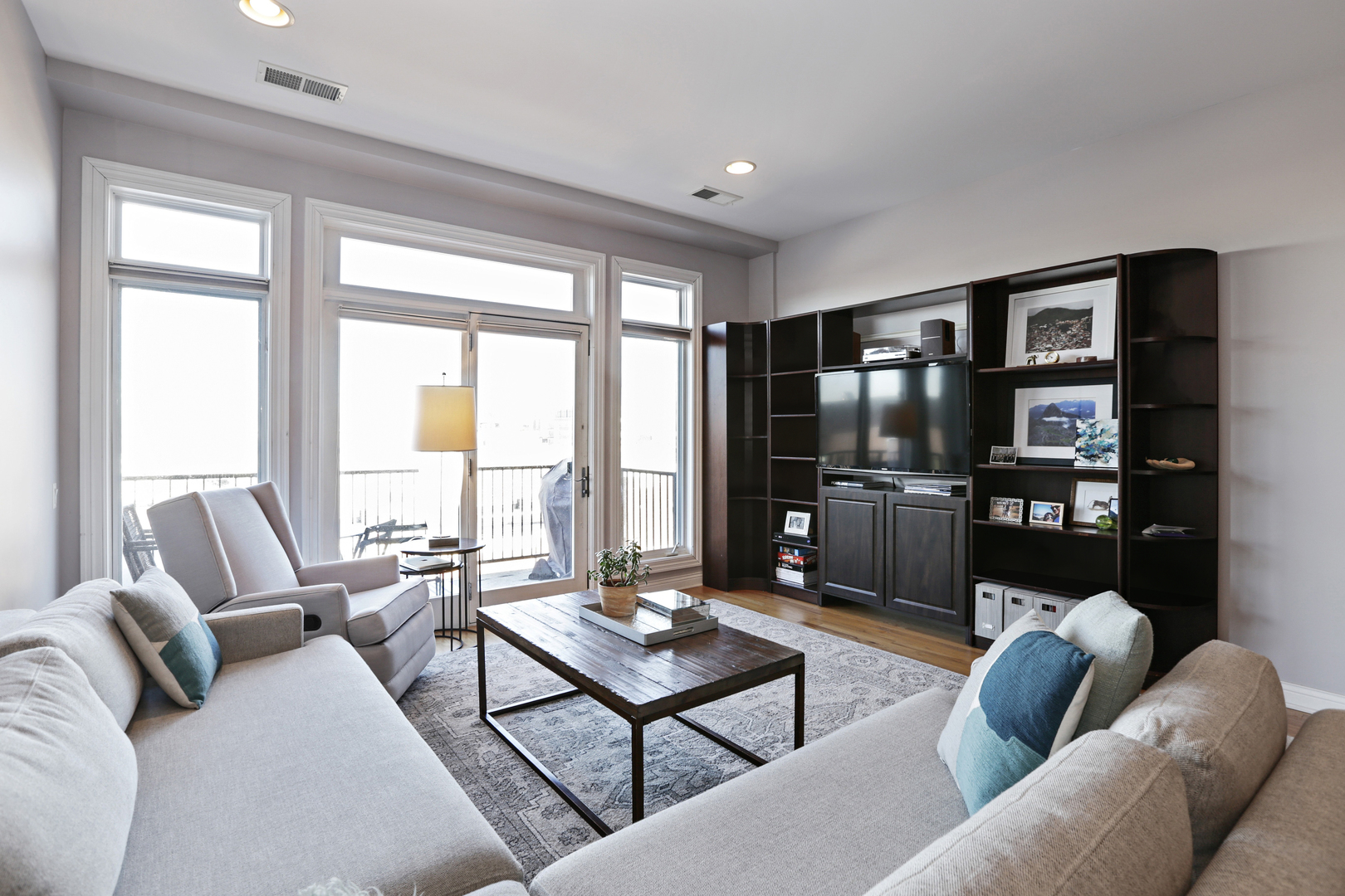 Photos of 1355 W Washington Blvd Apt 5A Chicago IL 60607