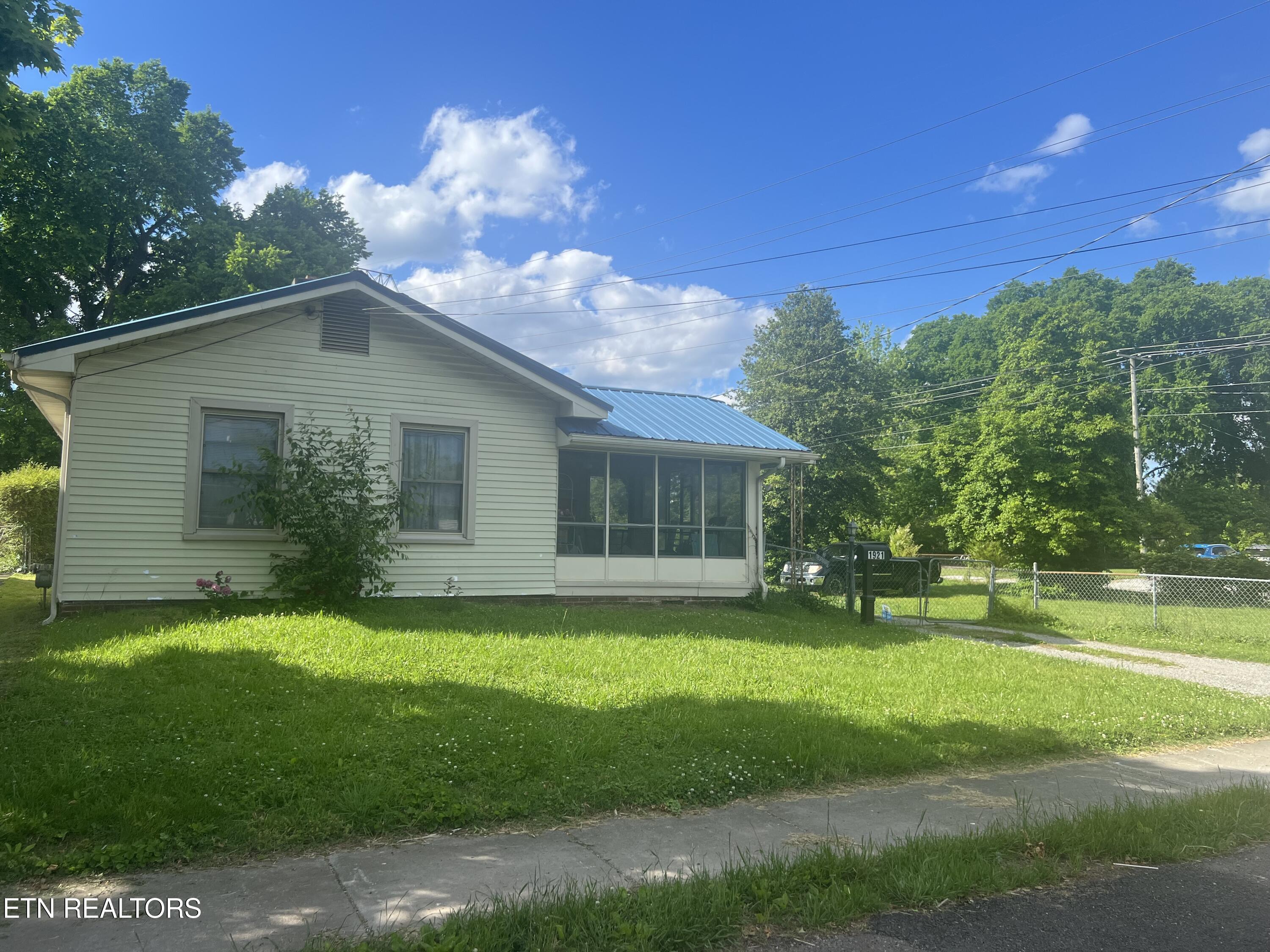 Photos of 1921 Albert Ave Knoxville TN 37917