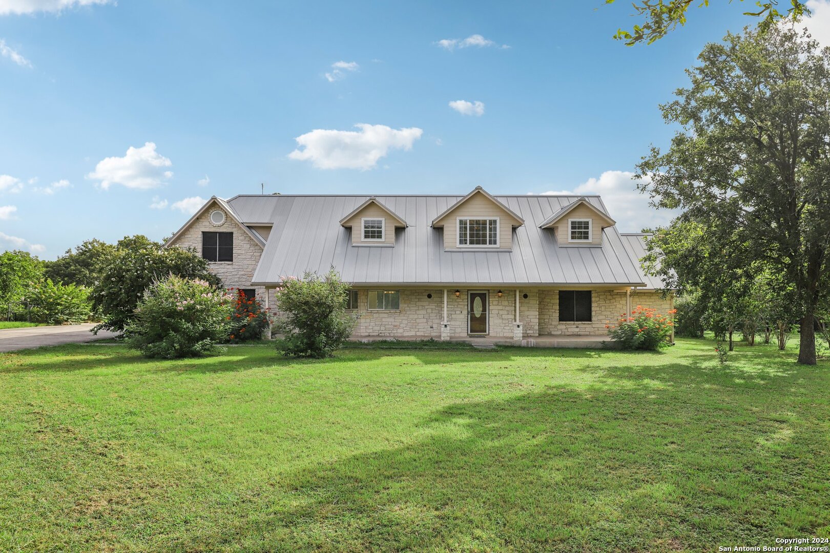Photos of 127 Oak Springs Dr Seguin TX 78155