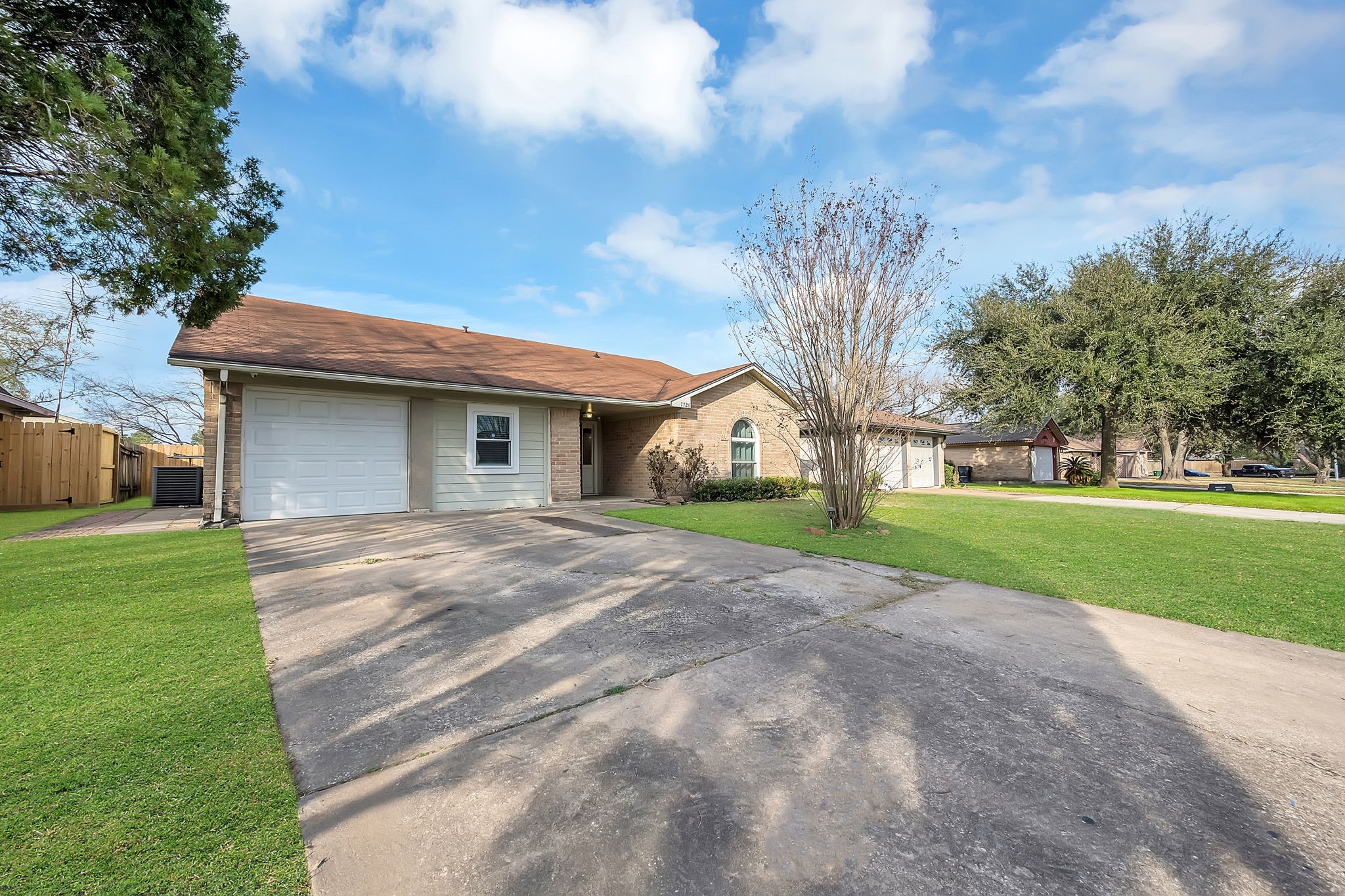 Photos of 7726 Log Hollow Dr Houston TX 77040