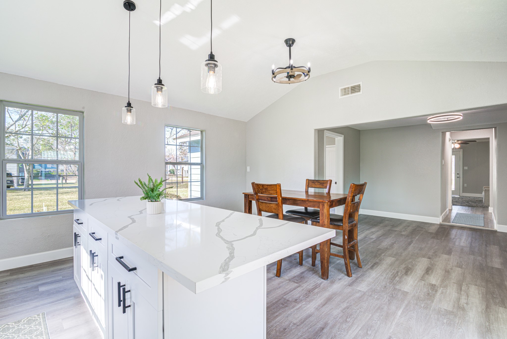 Photos of 1111 Robinson St Alvin TX 77511