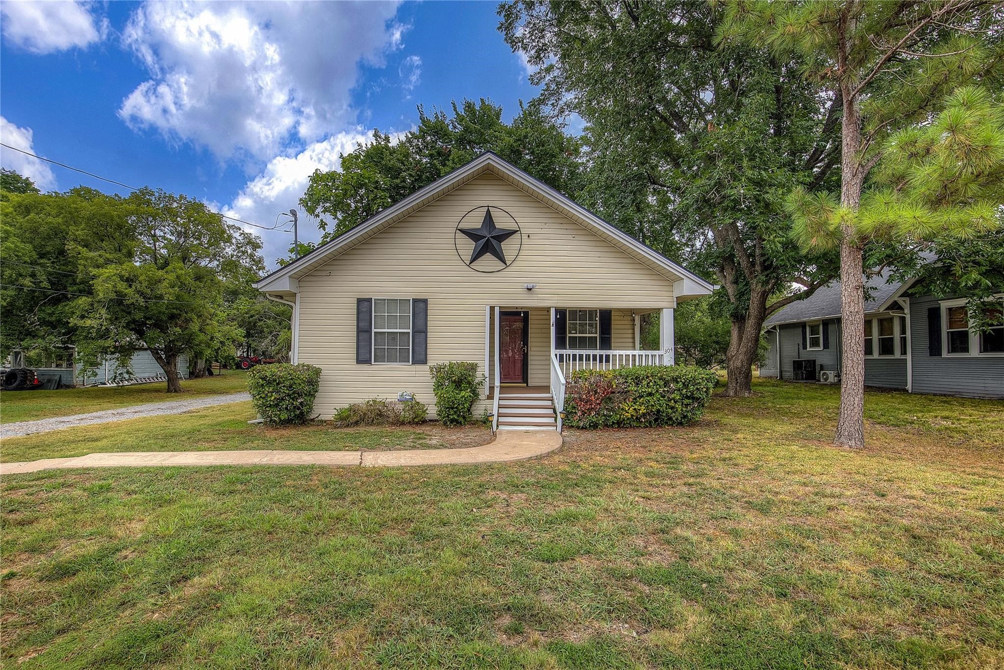 Photos of 304 N Houston St Royse City TX 75189