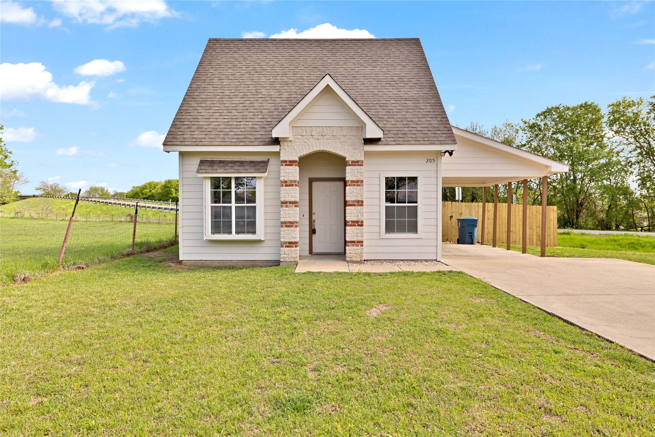 Photos of 205 Bishop St Alvarado TX 76009