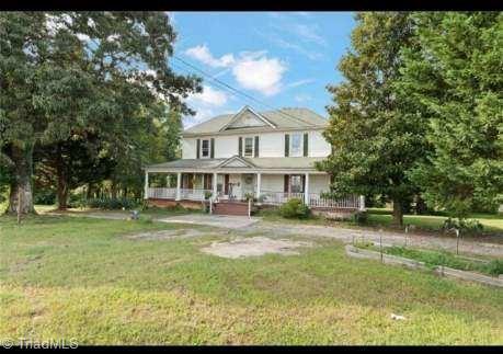 Photos of 4968 Old Walkertown Rd Winston Salem NC 27105