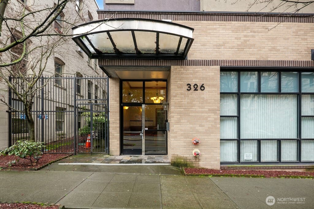 Photos of 326 Queen Anne Ave N Apt 304 Seattle WA 98109
