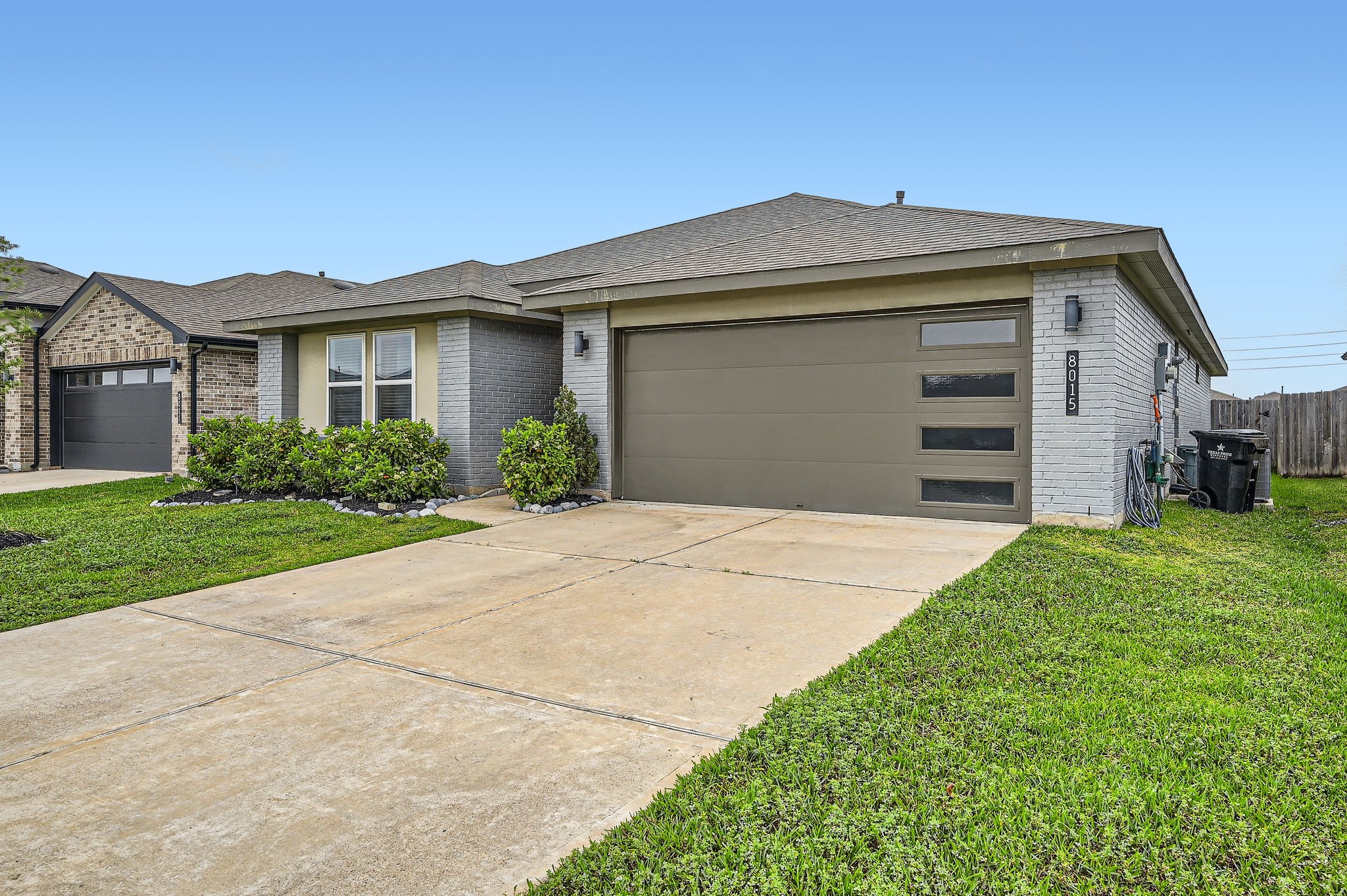 Photos of 8015 House Bank Ln Rosharon TX 77583