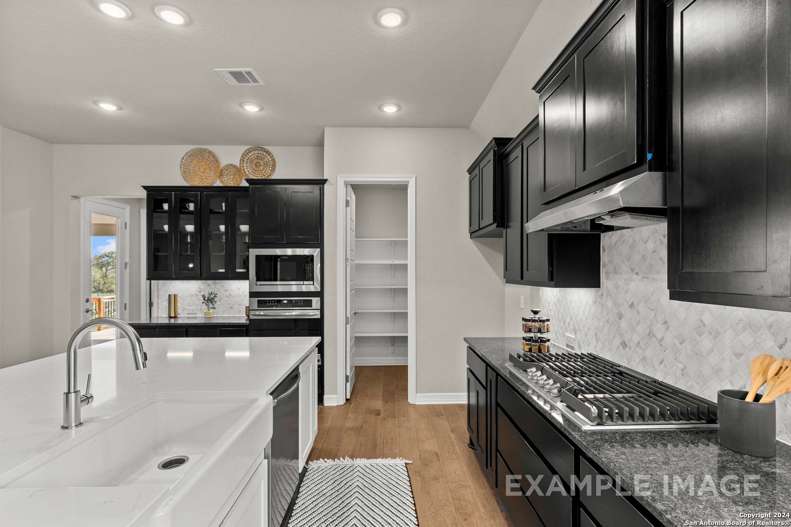 Photos of 287 Poe Pkwy Castroville TX 78009