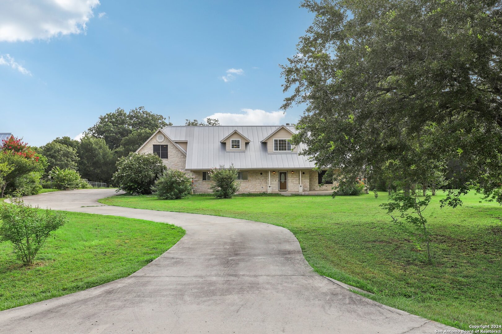 Photos of 127 Oak Springs Dr Seguin TX 78155