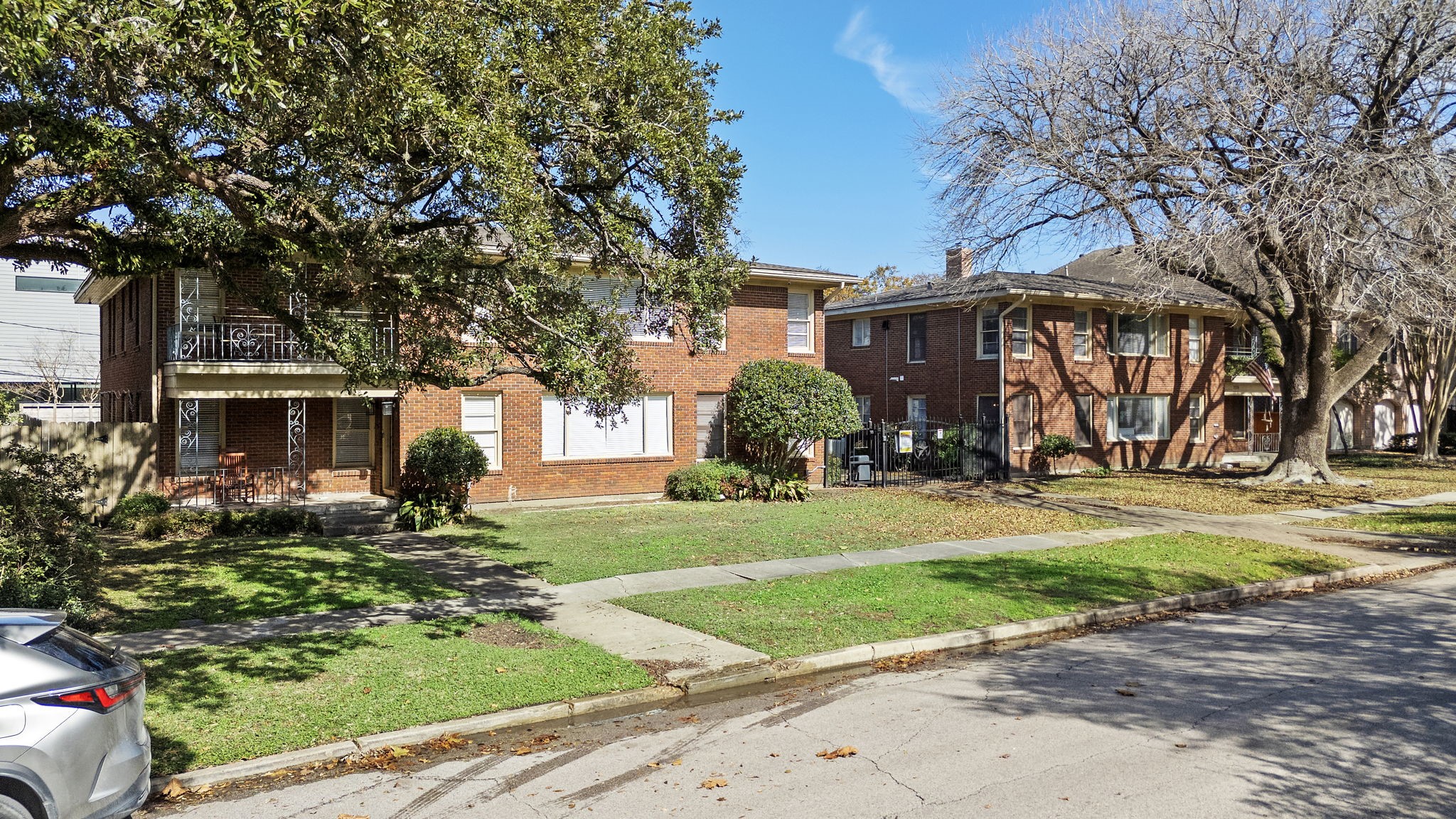 Photos of 2330 Wordsworth St Houston TX 77030