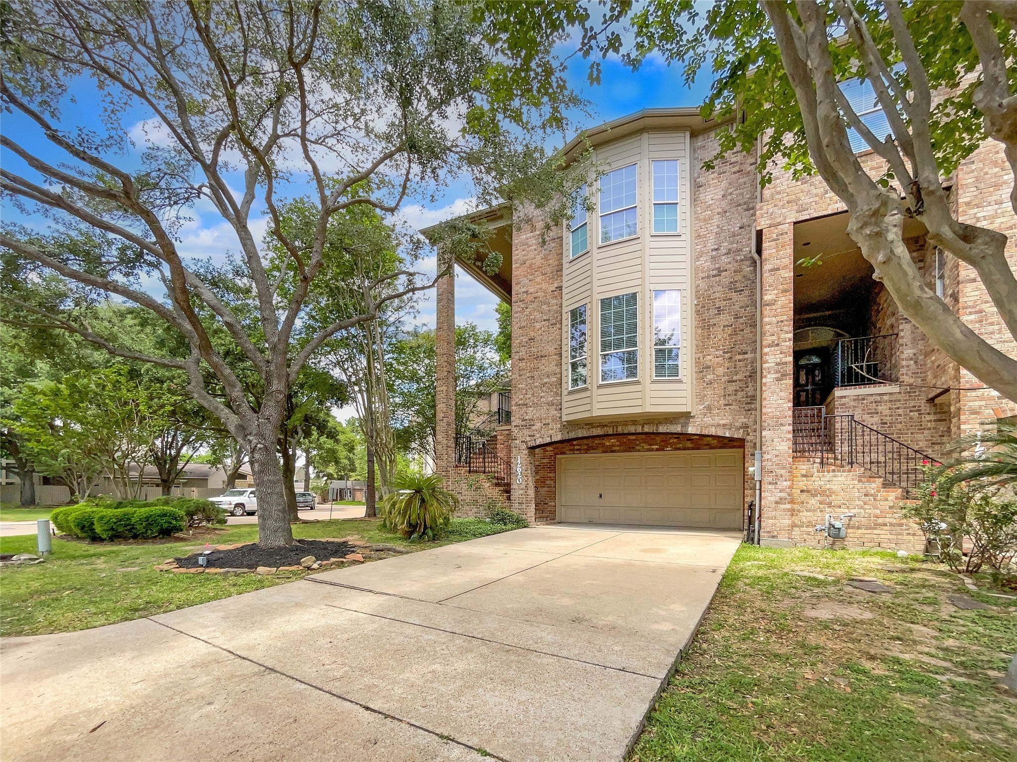 Photos of 12620 Briar Patch Rd Houston TX 77077