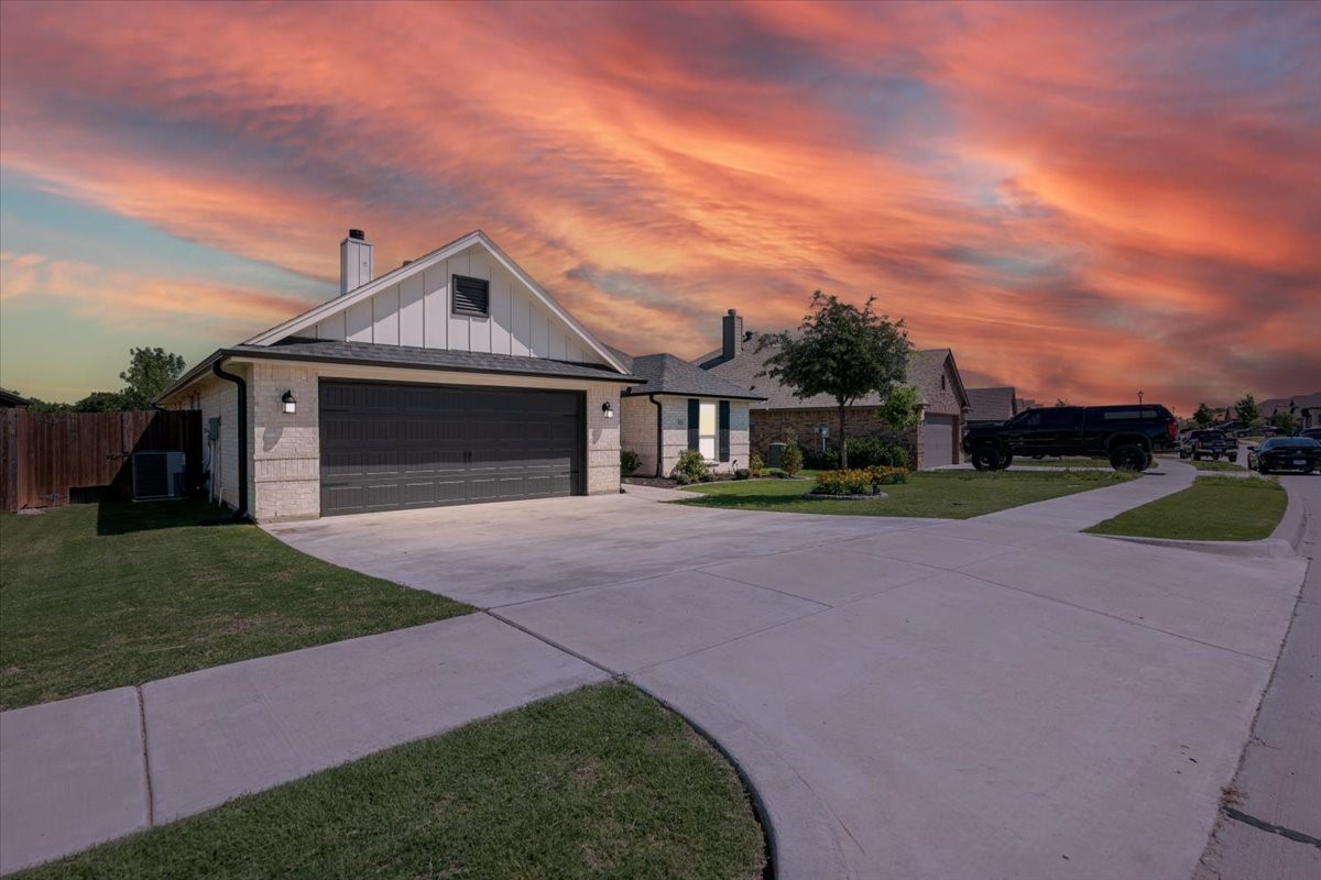 Photos of 321 Paloma St Weatherford TX 76087