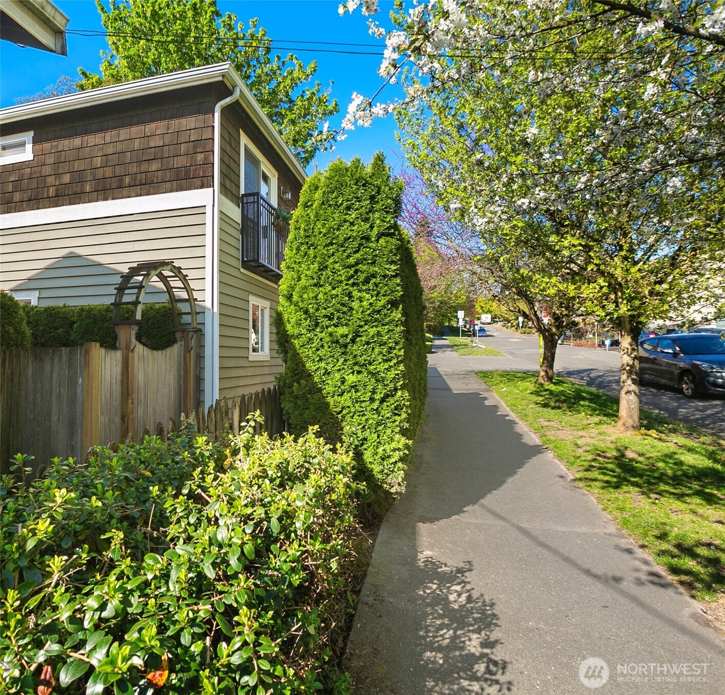 Photos of 429 20th Ave E Unit B Seattle WA 98112