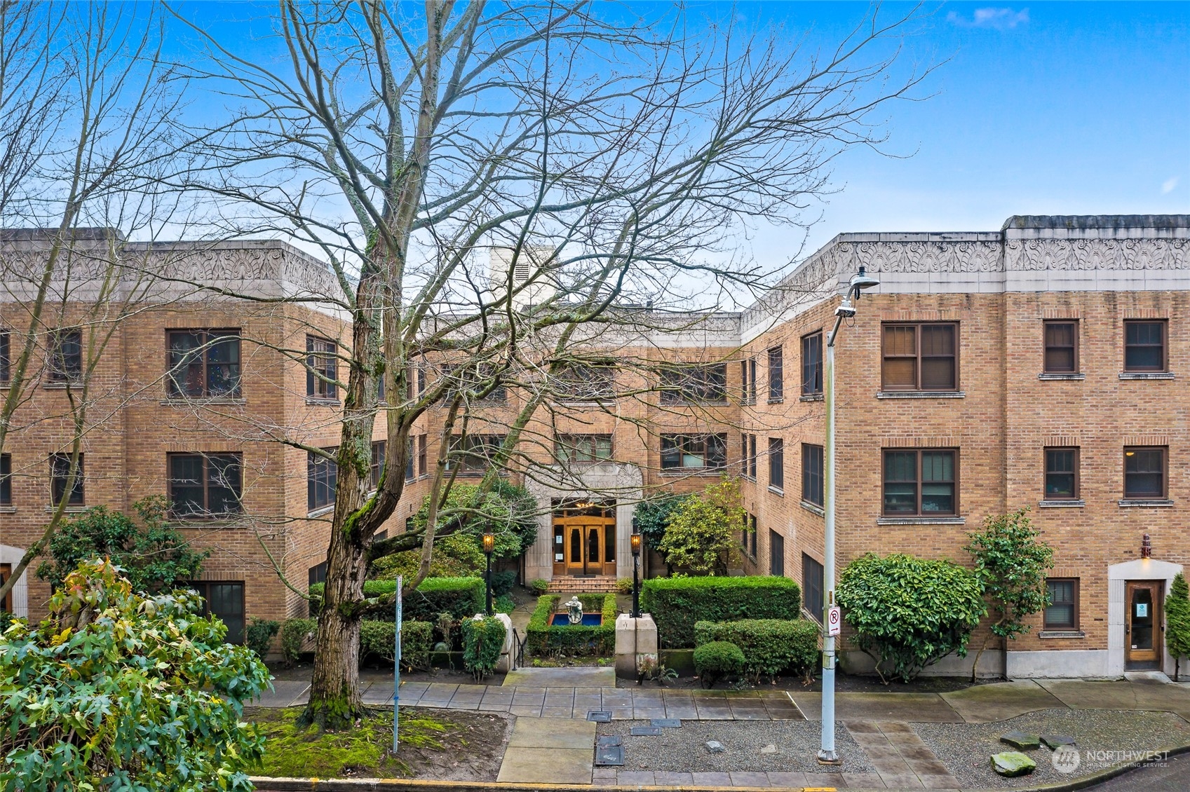 Photos of 519 W Roy St Apt 402 Seattle WA 98119