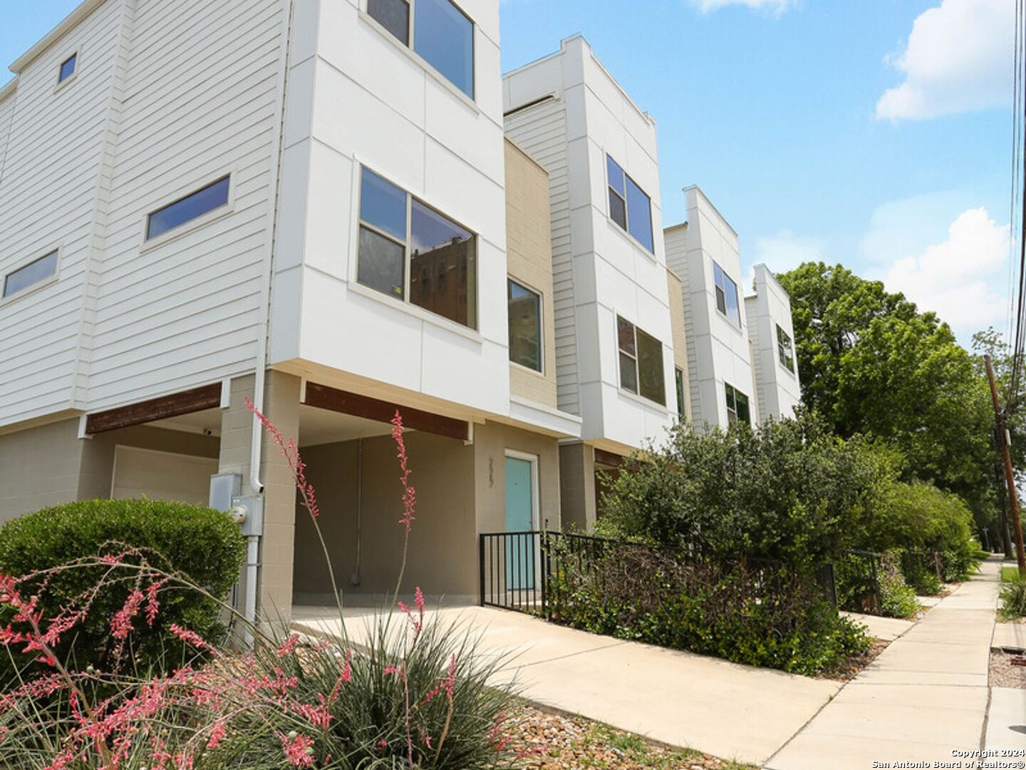 Photos of 221 W Laurel San Antonio TX 78212