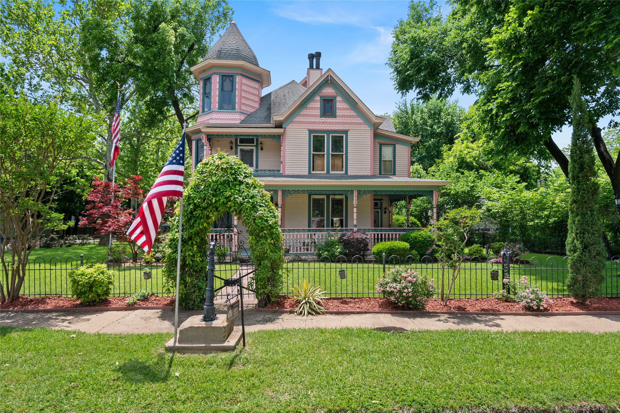 Photos of 1303 W Main St Waxahachie TX 75165