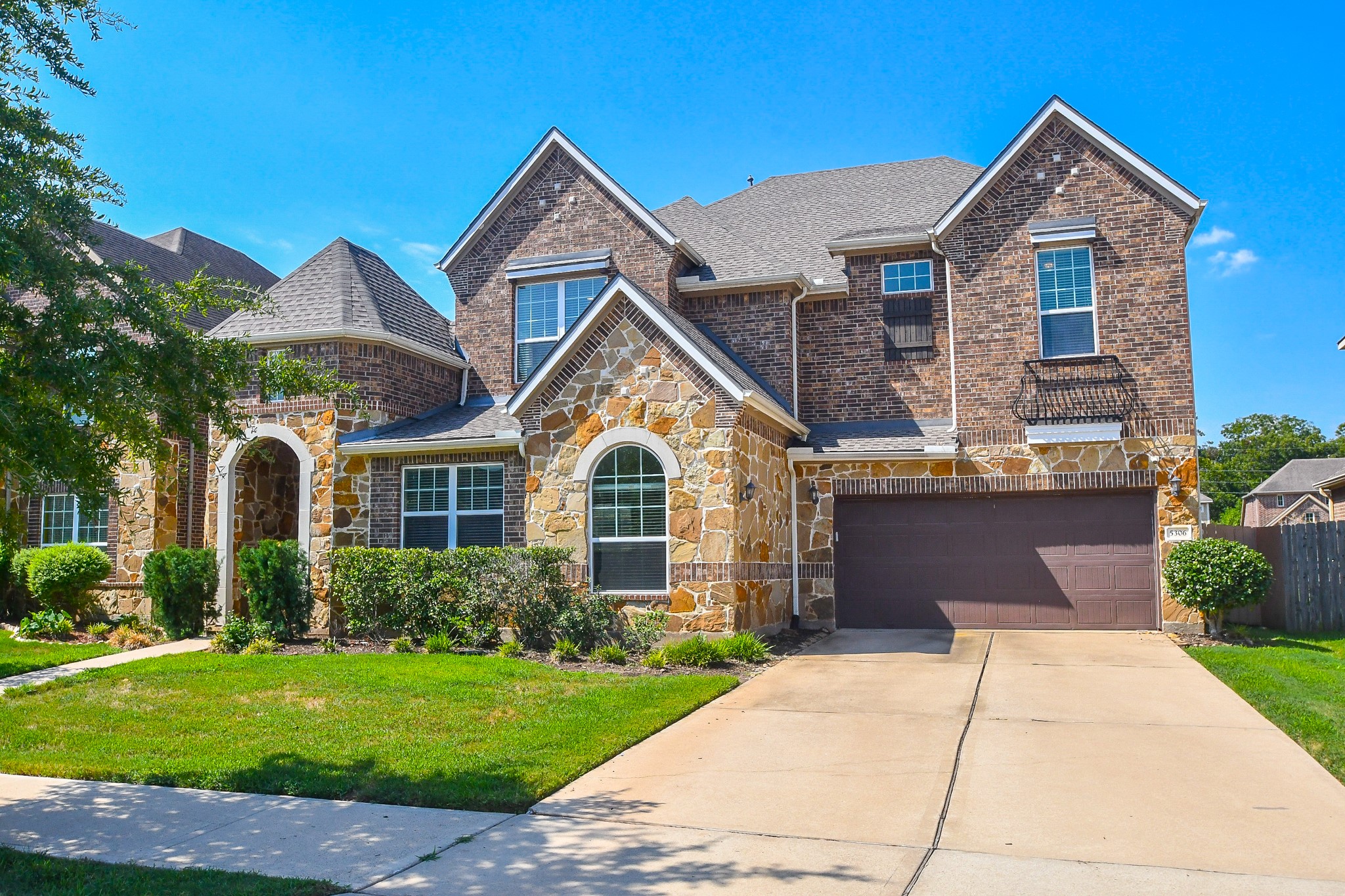 Photos of 5306 Belle Manor Ln Sugar Land TX 77479