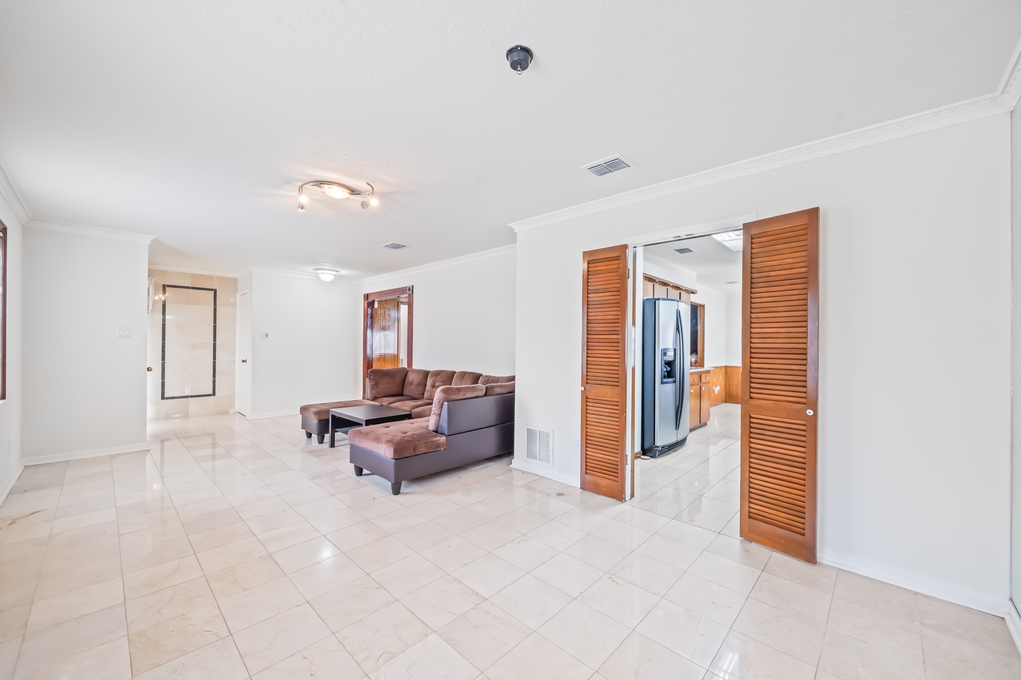 Photos of 7718 Pella Dr Houston TX 77036