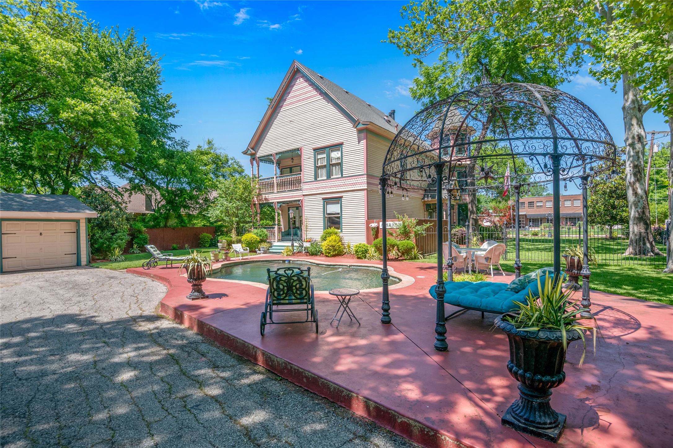 Photos of 1303 W Main St Waxahachie TX 75165