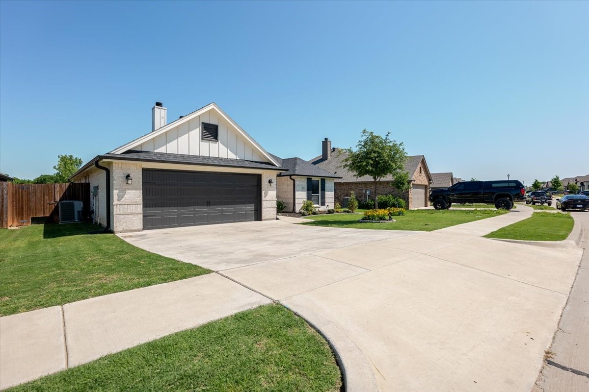 Photos of 321 Paloma St Weatherford TX 76087