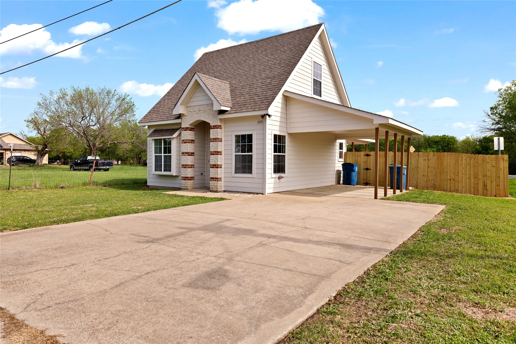 Photos of 205 Bishop St Alvarado TX 76009