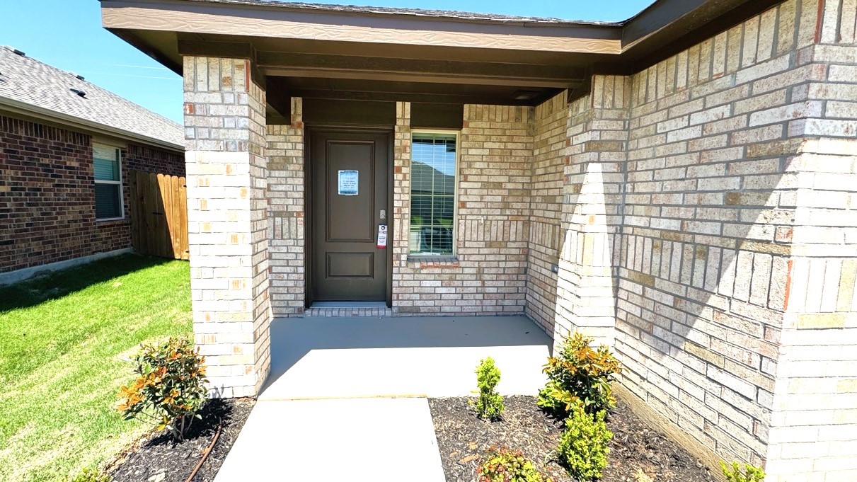 Photos of 1600 Wildrose Cir Cleburne TX 76033