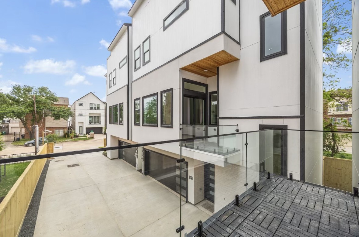 Photos of 3407 Hutchins St Houston TX 77004