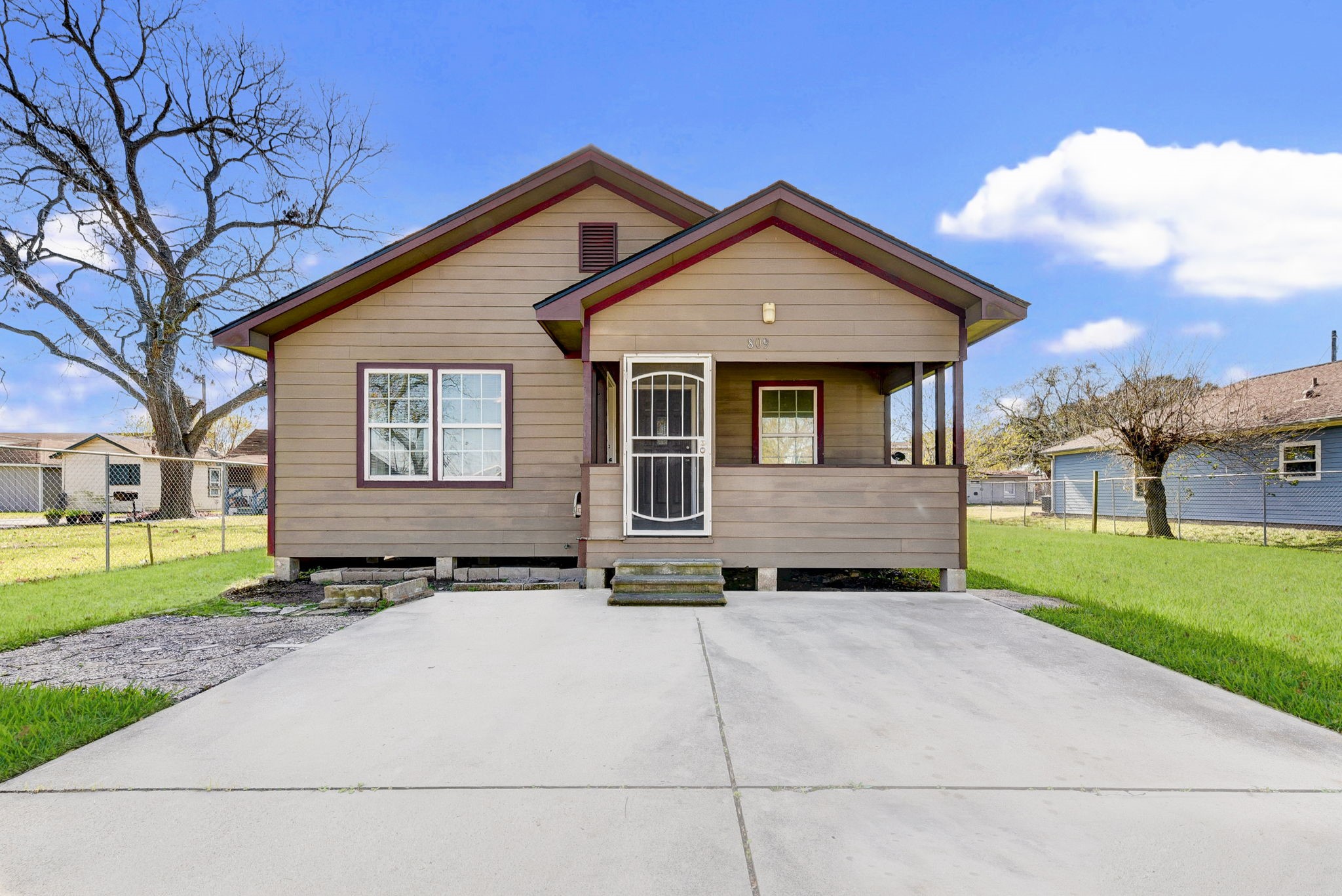 Photos of 809 4th Ave N Texas City TX 77590