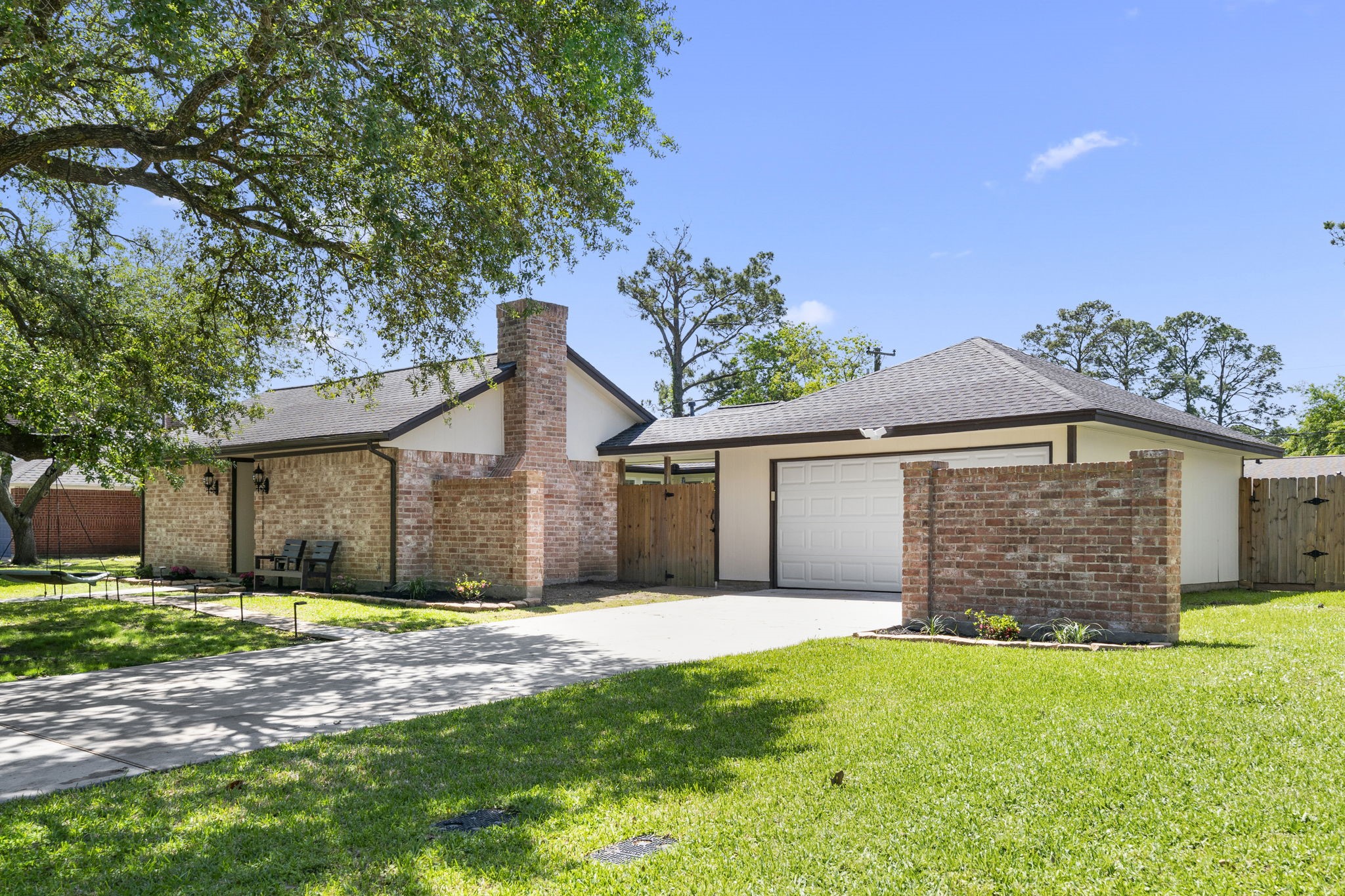Photos of 5002 Blue Water Ln Dickinson TX 77539