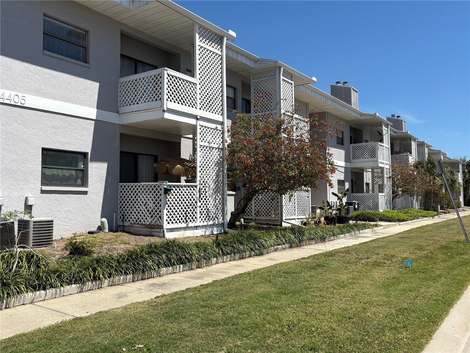 Photos of 4405 W Fair Oaks Ave Apt 9 Tampa FL 33611