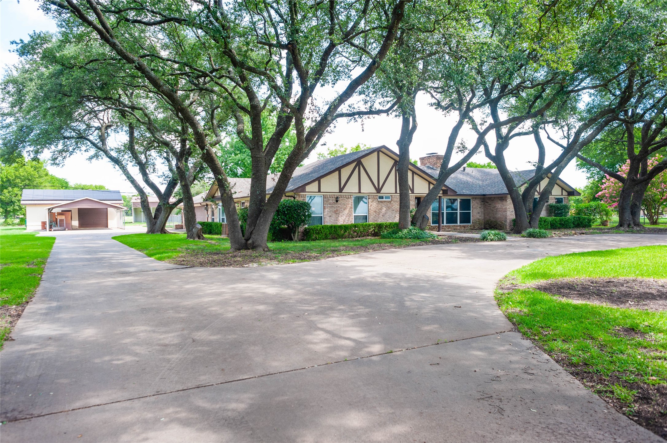 Photos of 110 Rockett Ln Red Oak TX 75154