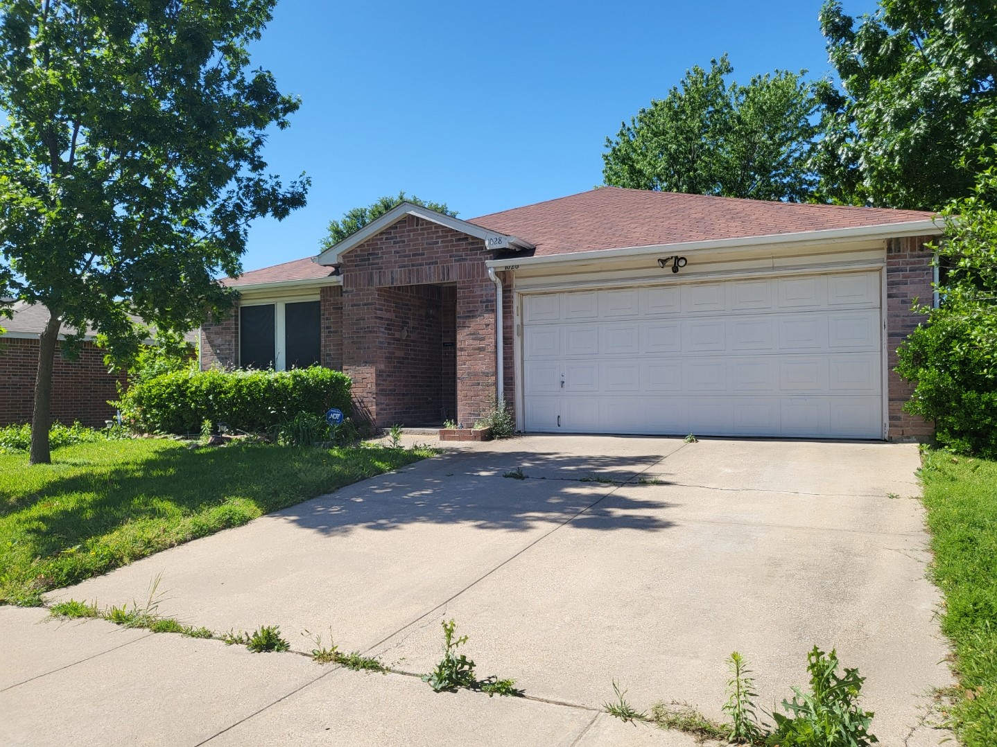 Photos of 1028 Mazourka Dr Arlington TX 76001