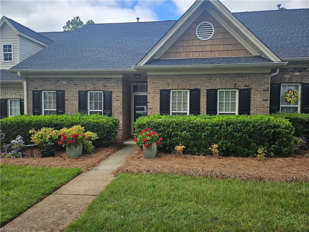 Photos of 1627 Crestlawn Trl Pfafftown NC 27040