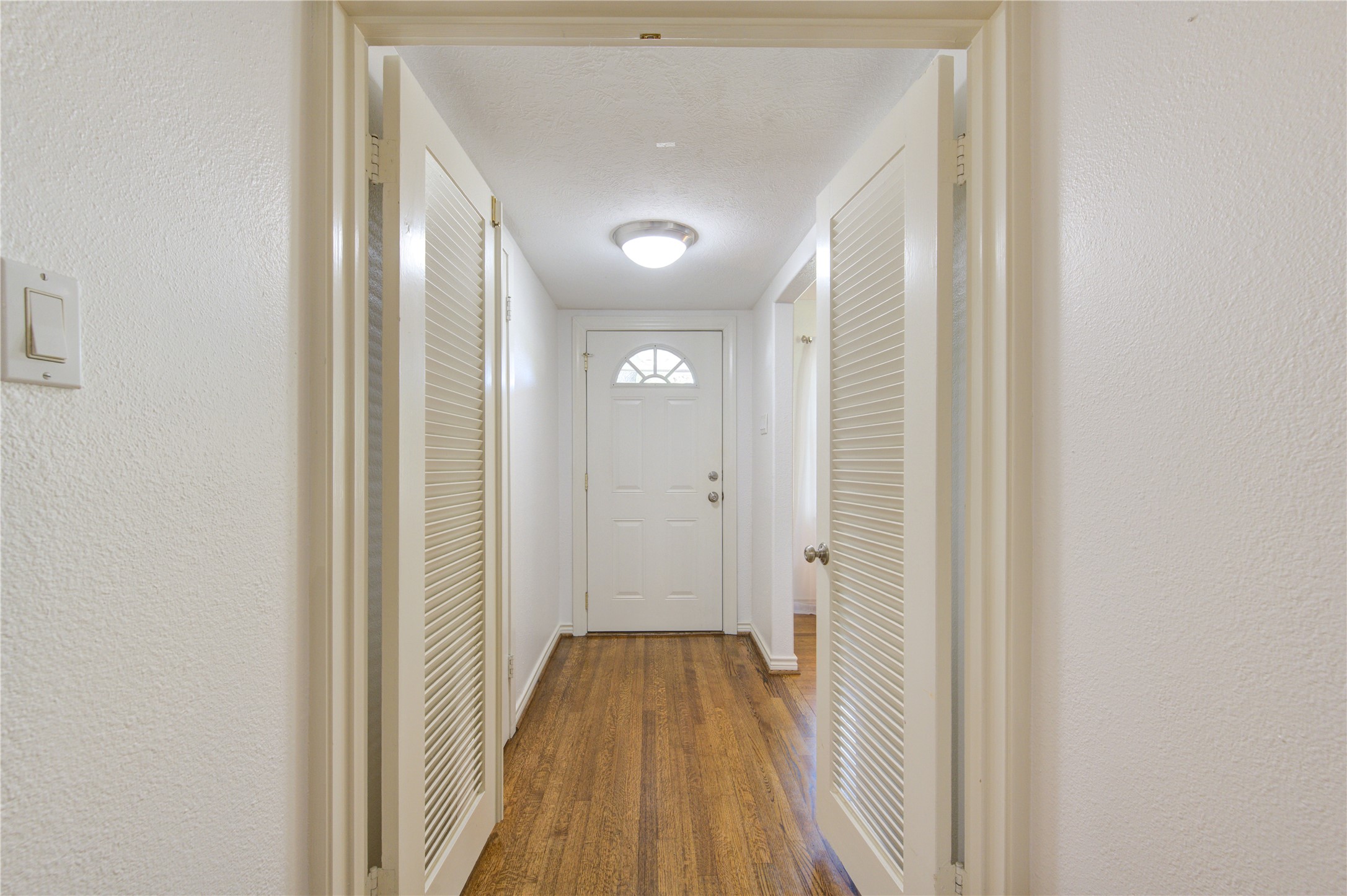 Photos of 10915 Cedarhurst Dr Houston TX 77096