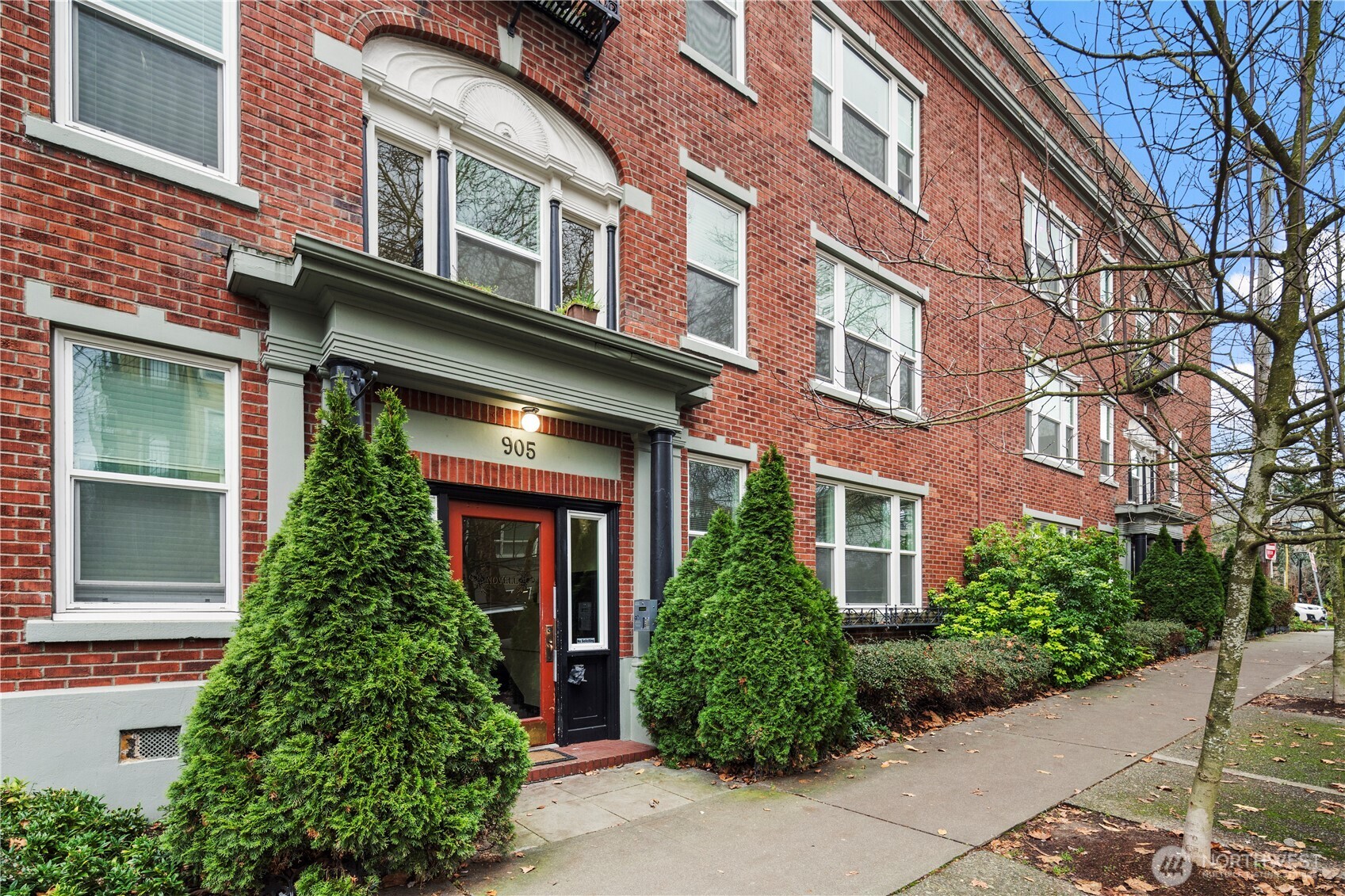 Photos of 905 NE 43rd St Unit 110 Seattle WA 98105
