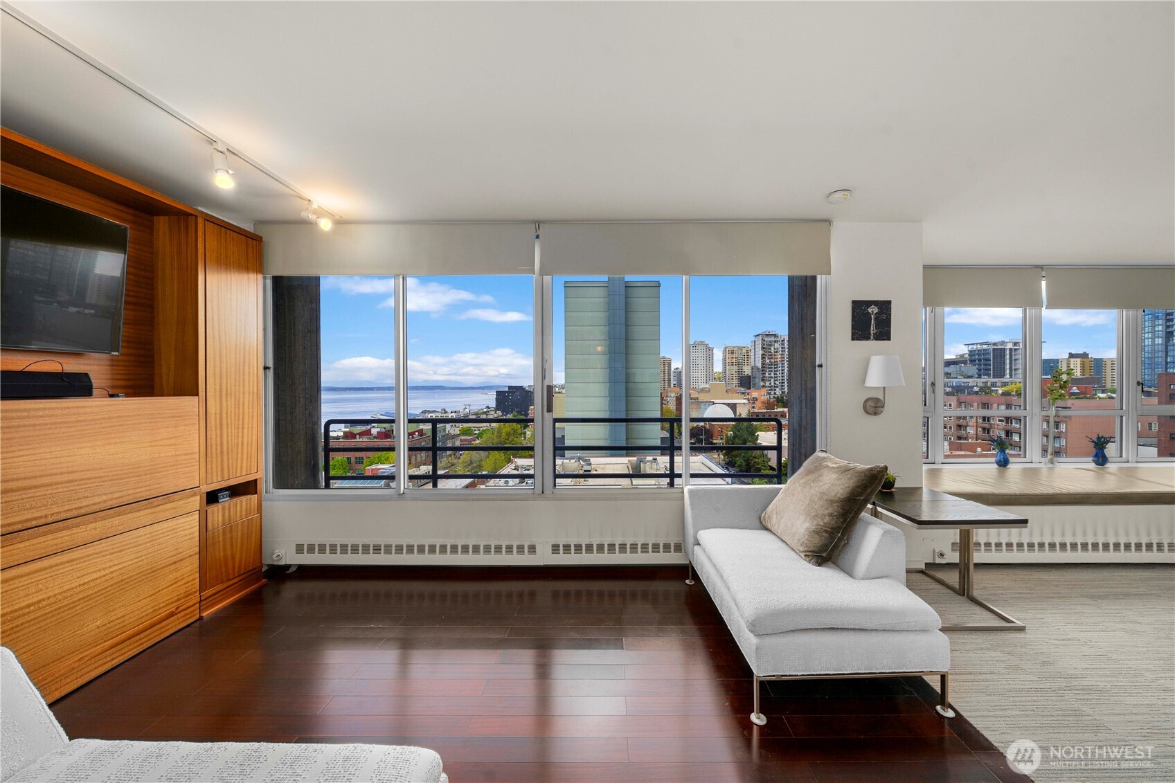Photos of 2125 1st Ave Apt 802 Seattle WA 98121