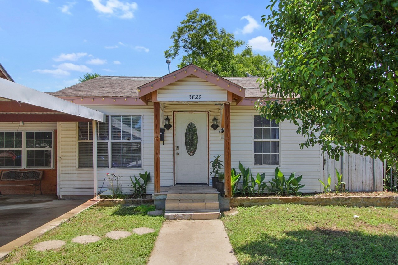 Photos of 3829 Willing Ave Fort Worth TX 76110
