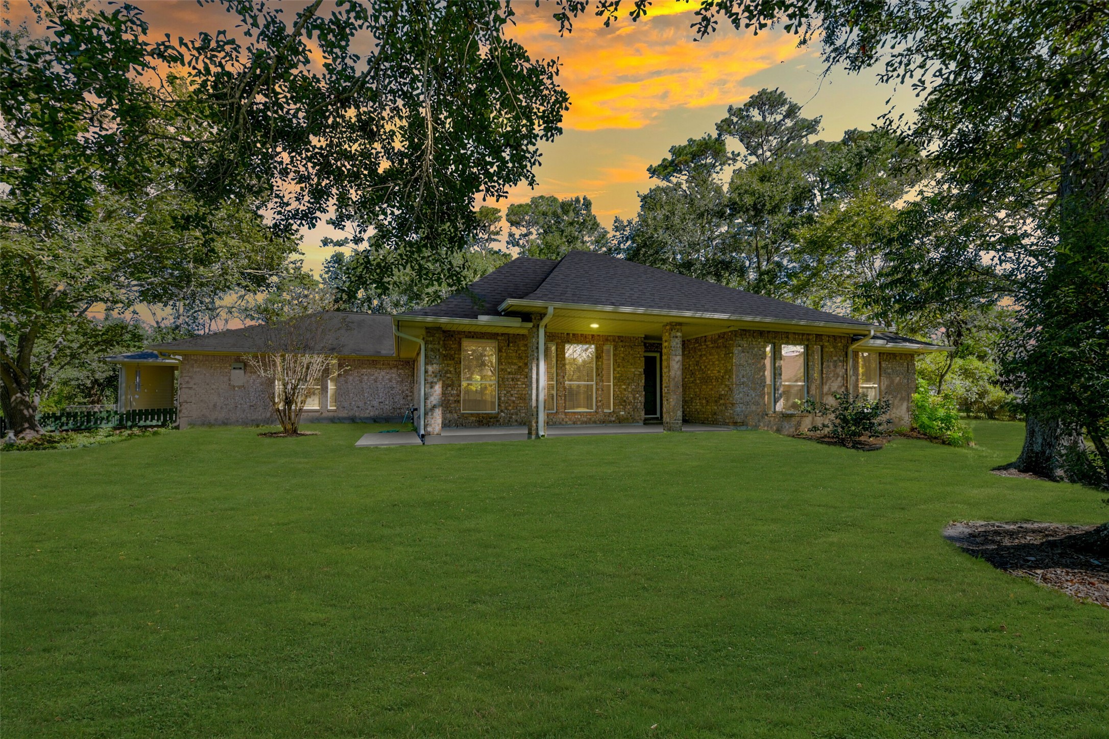 Photos of 5401 Palm Dr Dickinson TX 77539
