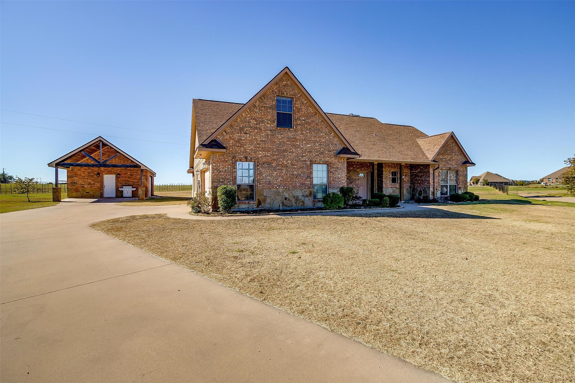 Photos of 140 Champion Ct Weatherford TX 76087