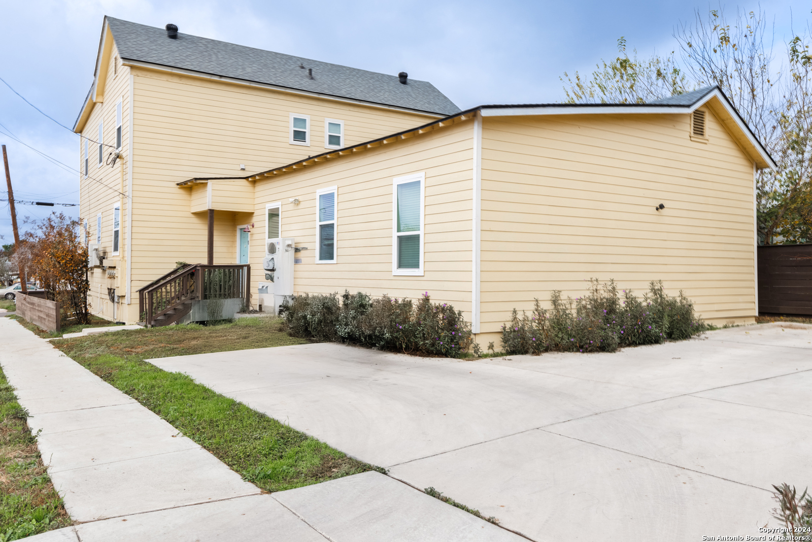 Photos of 432 S Olive St San Antonio TX 78203