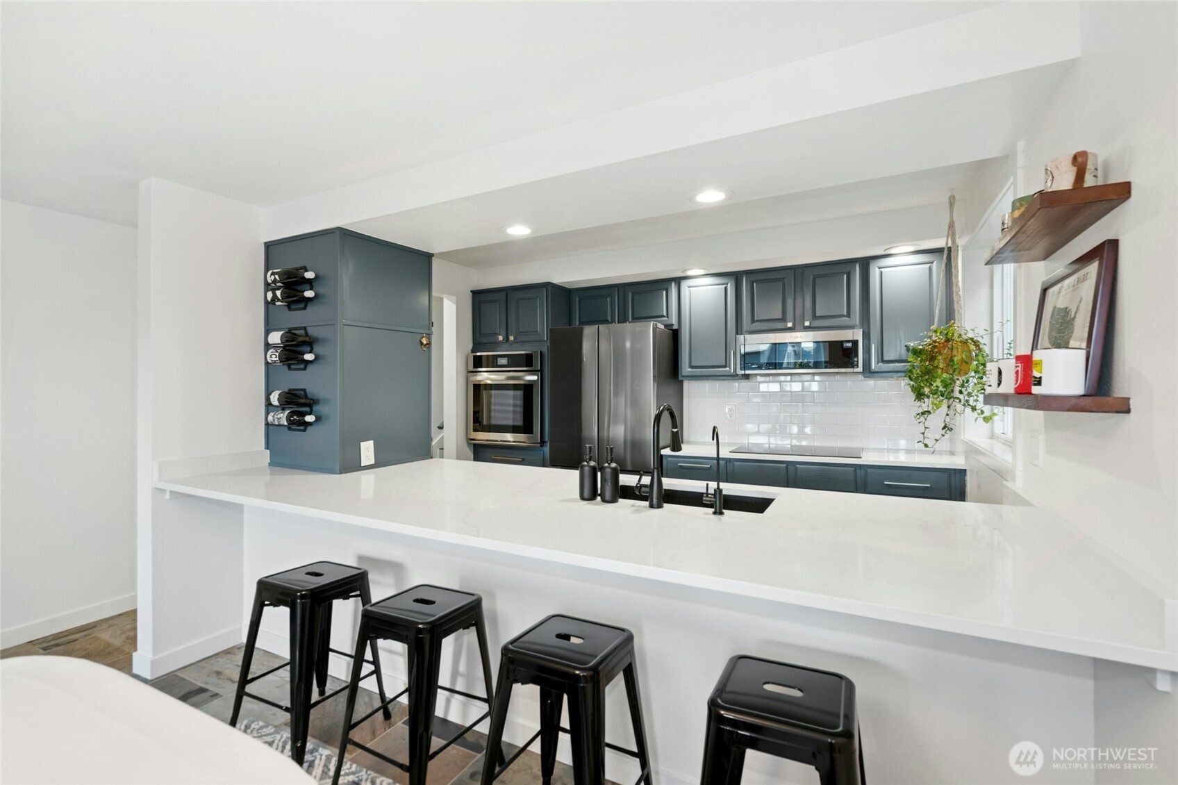 Photos of 1512 California Ave SW Apt 202 Seattle WA 98116