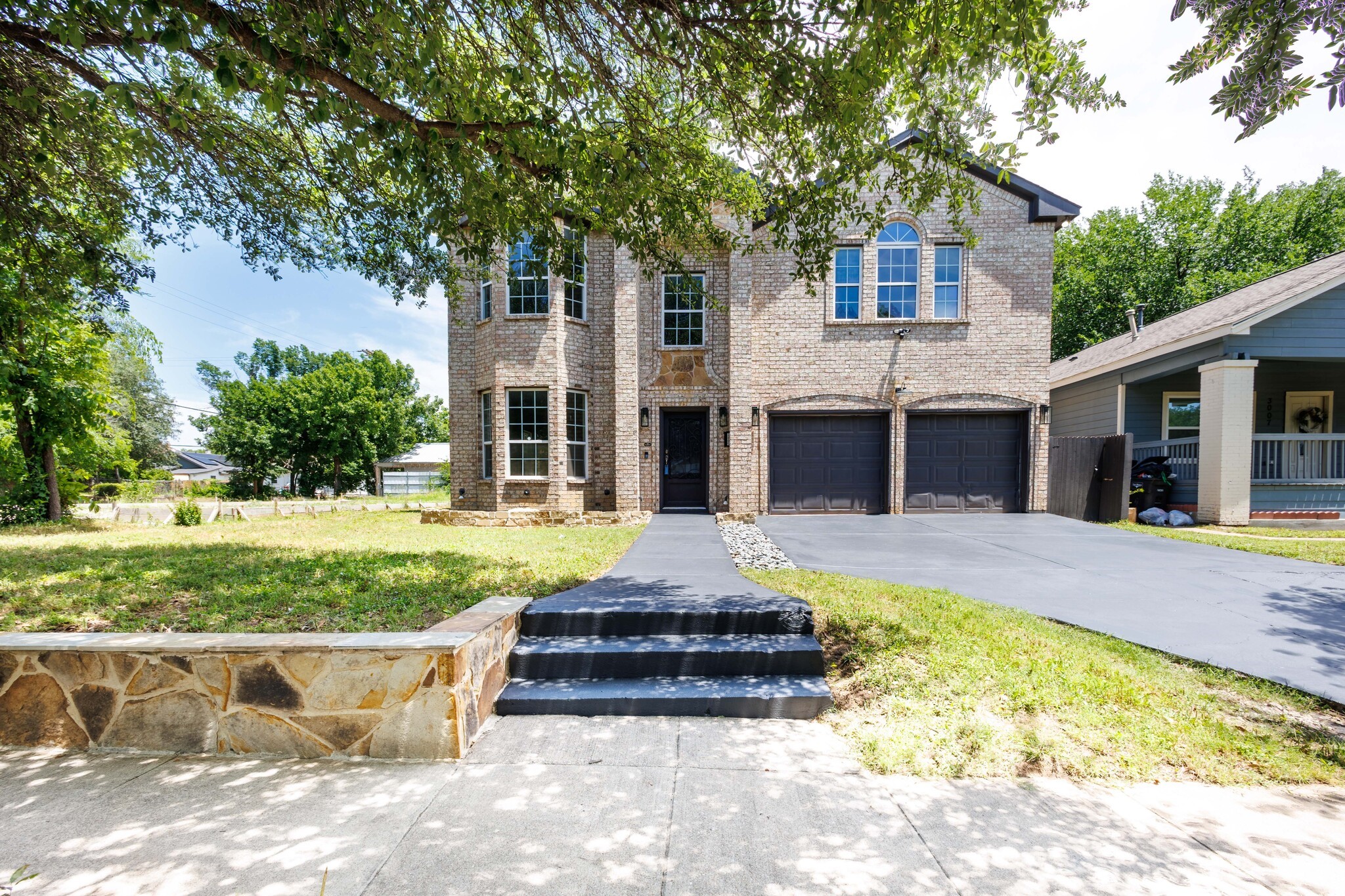 Photos of 3005 S Jennings Ave Fort Worth TX 76110
