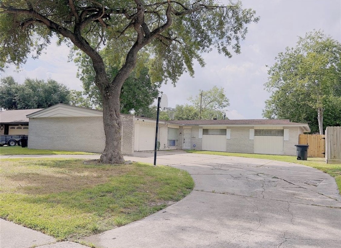 Photos of 8211 Leader St Houston TX 77036