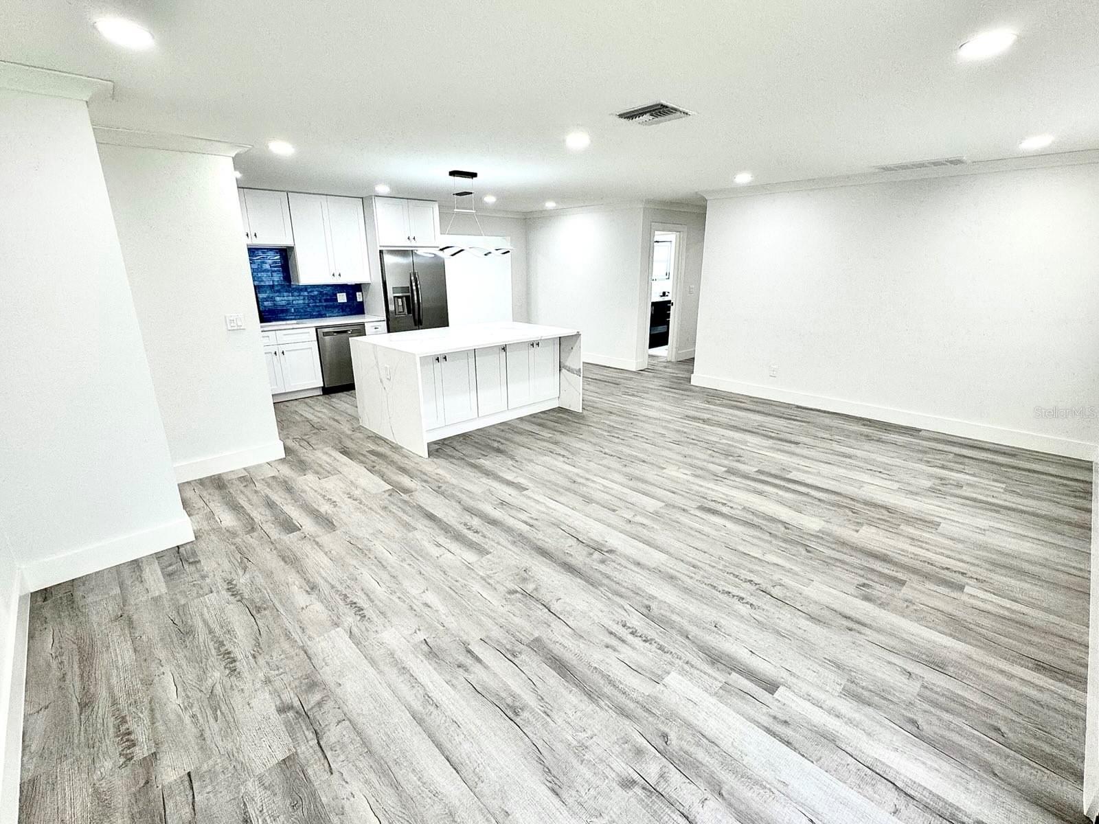Photos of 3735 69th Way N Saint Petersburg FL 33710