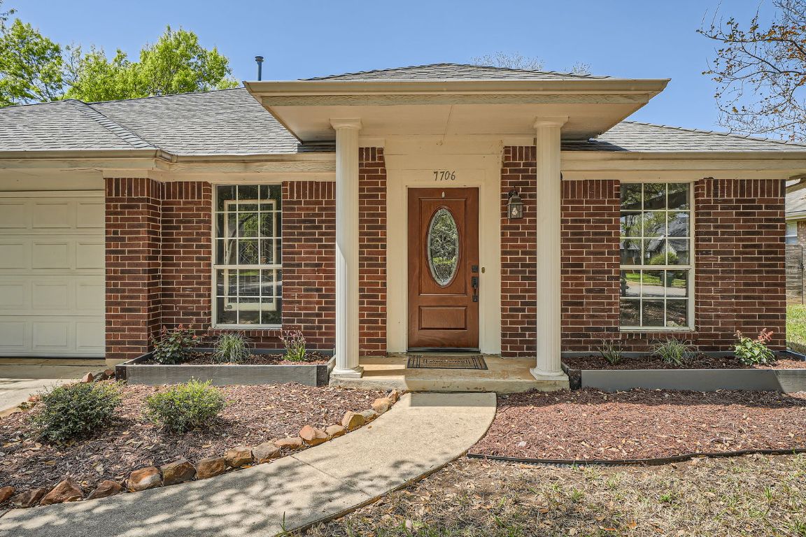 Photos of 7706 Vail Valley Dr Austin TX 78749